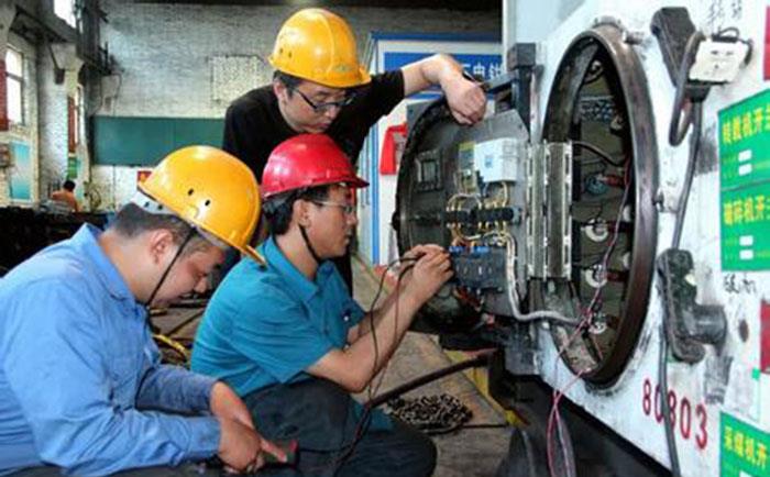 儀表大拿在帶電修理儀表-http://m.jinzhengkj.com.cn/tech/1230.html